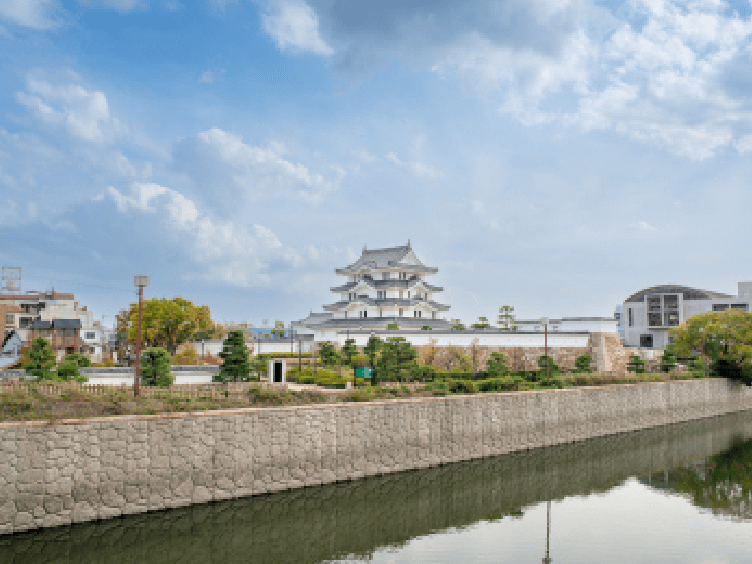 地域に根ざした尼崎市の風景と尼崎城の写真